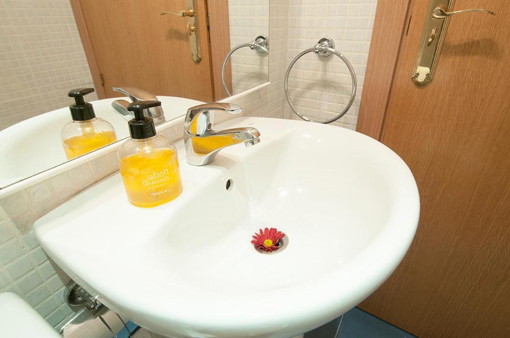 Apartamentos Eloisa Мадрид Номер фото